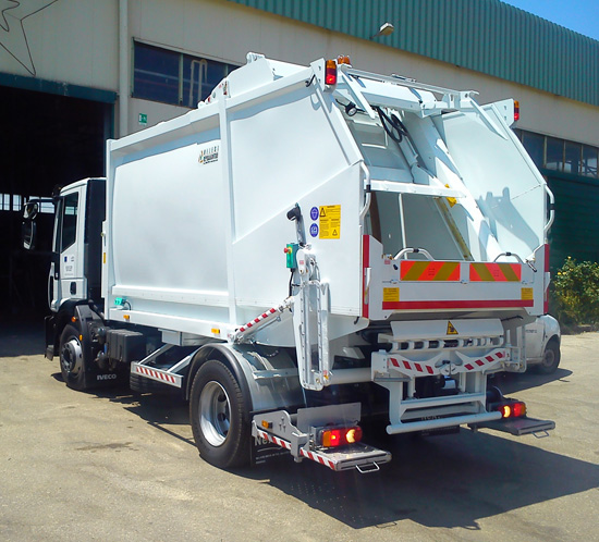 Medium capacity waste compactors