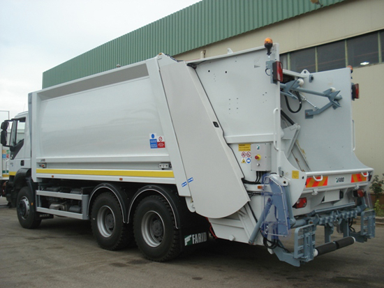 Large capacity waste compactors